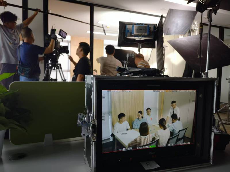 浦城县TVC拍摄公司：科技产品视觉化大师，诠释未来感与功能美学